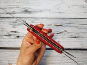 Многофункциональный складной нож от компании Victorinox. Модель Delemont EvoGrip ™ 11 (2.4803.C)