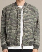 Бомбер камуфлированный 54 р