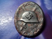 №4. Знак " За ранение ".