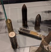 800px-Infanteriegeschütz_M15_Munizion.jpg