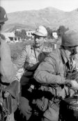Kreta,_zwei_FallschirmjГ¤ger_auf_Motorrad.jpg