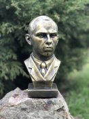 Бюст Степана Бандери