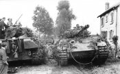 06,_Nordfrankreich,_Panzer_V_(Panther)_in_Ortschaft.jpg