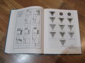 Книга Брайан Ли Дэвис «Армия Германии Униформа и знаки различия 1933-1945»
