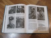 Книга Брайан Ли Дэвис «Армия Германии Униформа и знаки различия 1933-1945»