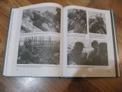 Книга Брайан Ли Дэвис «Армия Германии Униформа и знаки различия 1933-1945»