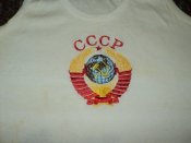 №5. Майка с вышитым гербом СССР.
