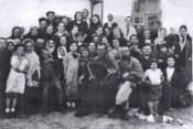Уцелевшие евреи Станиславчика в День Победы  09.05.1945.jpg