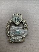 Нагрудный знак «За танковую атаку 75»