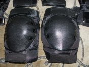 Комплект 7в1 (наколенники+налокотники+чехол) в однотонном цвете Чёрный