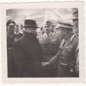 Mussolini Im Gran Sasso mit Skorzeny.JPG