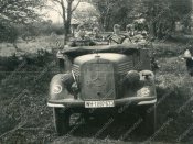 Foto_Wehrmacht_LKW_Emblem_Pionieraufbau_Fra.jpg