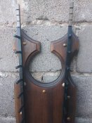 Настенная подставка для хранения коллекции холодного оружия...