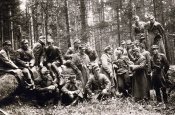 Вояки  Української повстанської армії (...