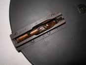 К ДП-27 : ранний диск c фрезерованным окном подачи