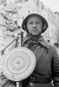 К ДП-27 : ранний диск c фрезерованным окном подачи