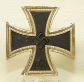 iron-cross-1939-1st-class-with-original-box-of-issue-marked-20--146471.jpeg