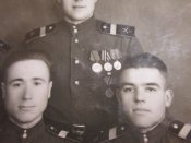 Фото артиллеристы сержанты с наградами и знаками.