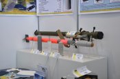 PZRK-z-raketoyu-ta-variantamy-golovkamy-samonavedennya.jpg