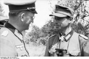 Bundesarchiv_Bild_101I-022-2933-11,_Russland,_Generalmajor_Hans_Speidel_(l.).jpg