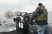 Strilby-na-patrulnomu-kateri-Slovyansk-z-artylerijskoyi-ustanovky-2M-3M.jpg