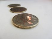 3 гривны с символикой