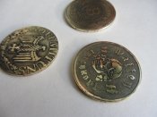 3 гривны с символикой