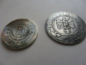 Гривна и рубль с символами