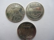 3 гривны с символикой