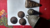 Запчасти от дистанционных трубок и детонаторов.