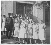 !1943 г. Медсёстры больницы немецкого Красного Креста. Мелитополь..jpg