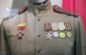 нашивка за два лёгких ранения - на гимнастёрку.