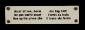 eisenbahn-schild-nicht-oeffnen-bevor-zug-haelt593bb464aab1c.jpg