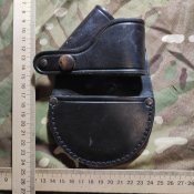 Шкіряний чохол для кайданок . Оригінал поліції Великобританії.