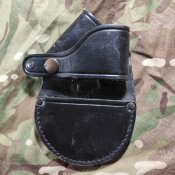 Шкіряний чохол для кайданок . Оригінал поліції Великобританії.