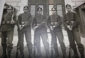 Швейцария караул с винтовками времен ПМВ