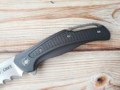 Складной нож от Columbia River Knife and Tool (CRKT). Модель Windage Veff Serrations R2402. Оригинал