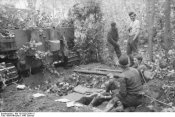 Bundesarchiv_Bild_101I-022-2936-13,_Russland,_Panzersoldaten.jpg