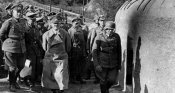 Гитлер осматривает главный бункер Волчье...