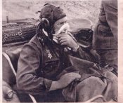 Раненый советский летчик в немецком плену.