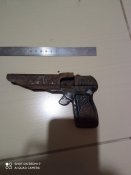 Пістолет,іграшковий на пістонах.