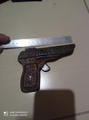 Пістолет,іграшковий на пістонах.