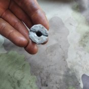 2. Кришка з шахтою під фітіль британської ручної гранати Мk16
