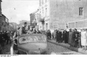 Bundesarchiv_Bild_101III-Schilf-002-14,_Polen,_Ghetto_Litzmannstadt,_PK-Fotografen.jpg