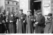 Bundesarchiv_Bild_101III-Schilf-002-15,_Polen,_Ghetto_Litzmannstadt,_Bewohner.jpg