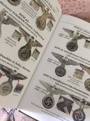 Новинка. Довідник "SS metal cap insignia" (червень 2021 р)