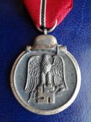 Медаль "За зимнюю кампанию на Востоке 1941/42" + фельдшпанга.