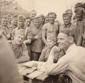 Военнопленные женщина РККА в немецком плену.