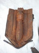 Немецкая складная лопатка с чехлом.