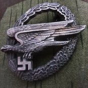 Нагрудный знак «Fallschirmschützenabzeichen der Luftwaffe», реплика.